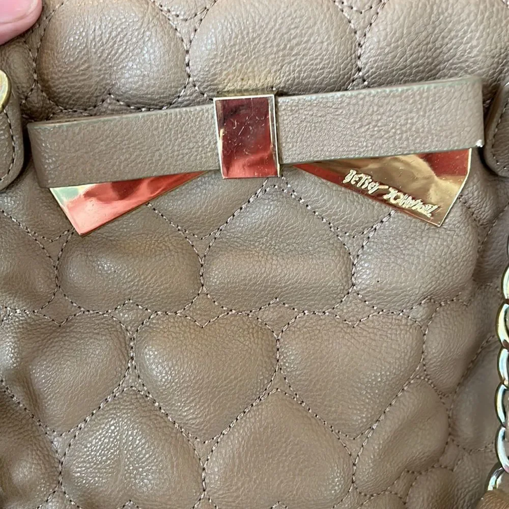Vegan 🌱 Heart ❤️ Quilt & Bowtie Bag Summer neutral Sand colored Gold Detail✈️